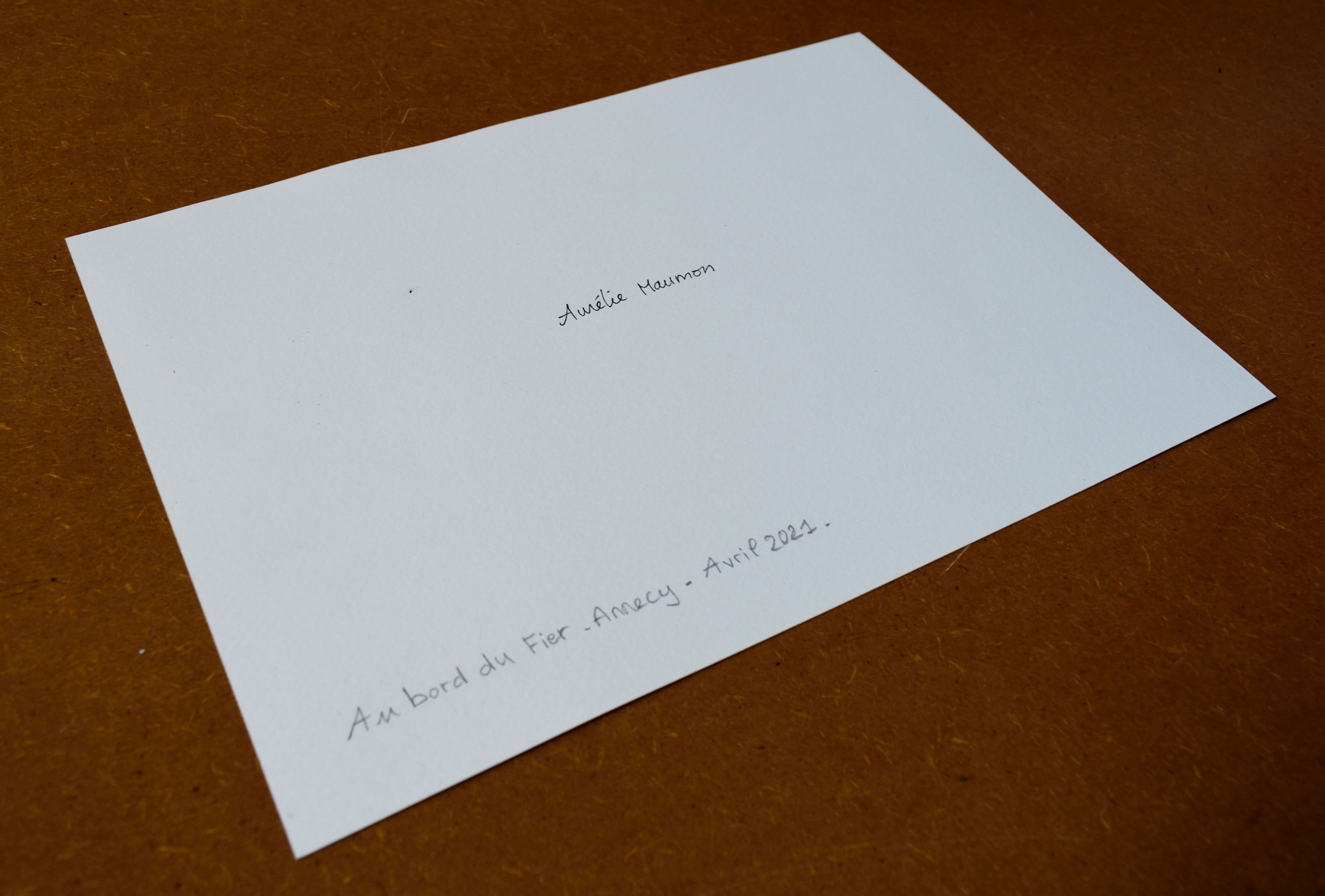 Photo de l'oeuvre "au bord du Fier". Vue du verso avec la contre-signature et la date.